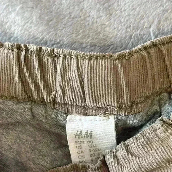 H&M and  Tommy Hilfiger - 2 piece set. Size 12 months - Picture 8 of 10